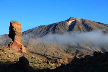 Vulkan Teide und Cinchado at Los Roques - Hauptsehenswurdigkeiten auf Teneriffa (Spanien).